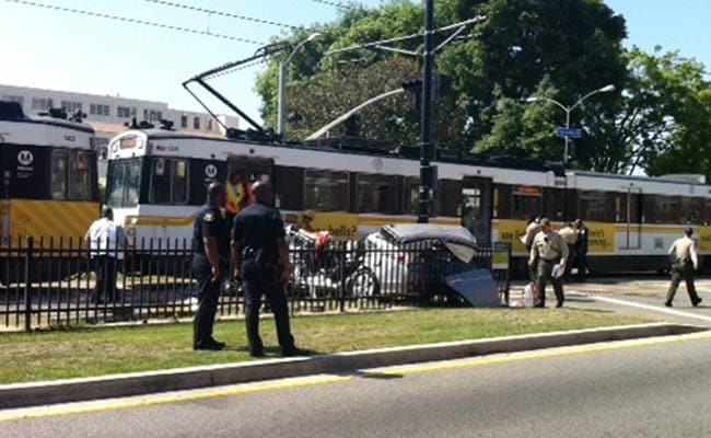 Los Angeles Train Hits Car on Tracks and Derails, 21 Hurt
