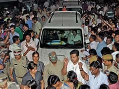 Mamata Banerjee's Convoy Blocked for Nearly an Hour as She Meets Nun Who Was Gang-Raped