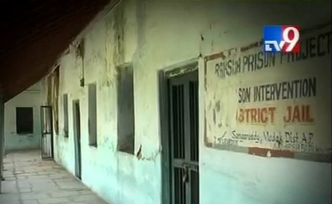 Man Allegedly Hangs Himself With Shirt in Police Lock-up in Telangana