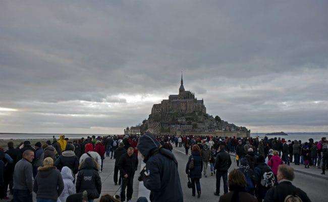 'Supertide' Draws Tens of Thousands to France's Mont Saint-Michel