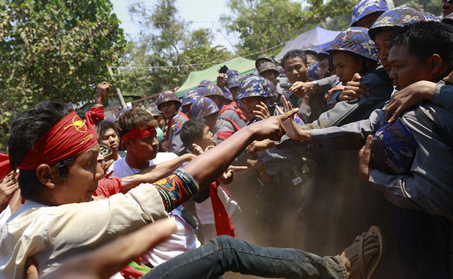 Myanmar Opposition Demands Inquiry into Police Clashes With Students