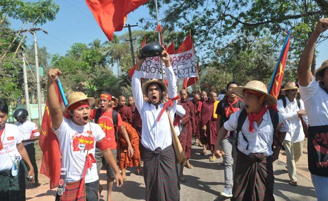 Myanmar Student Protesters Given Hours to Disperse