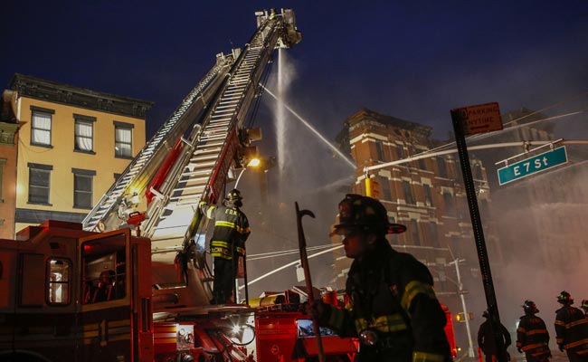 19 Hurt as Blast, Then Fire Bring Down New York Buildings