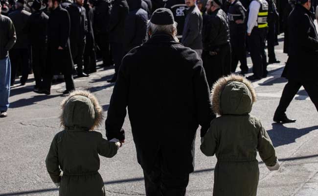 7 Children Killed in New York Fire Tragedy Buried in Israel