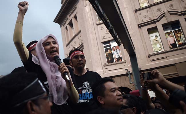 Malaysian Police Free Opposition Leader Anwar Ibrahim's Daughter on Bail