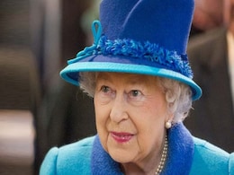 Buckingham Palace Offers 30,000-Pounds-A-Year To Run Queen's Twitter Buckingham Palace Offers 30,000-Pounds-A-Year To Run Queen's Twitter
