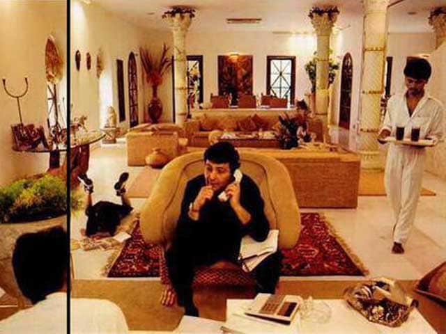 Can You Spot Ranbir Kapoor in This Photo Tweeted by Father Rishi?
