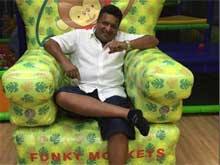 Sanjay Gupta Takes Break From <i>Jazbaa</i> Shoot for Son's Birthday
