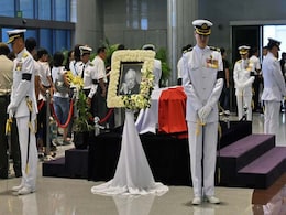 Singapore Stands Still as Nation Bids Farewell to Founding Father Lee Kuan Yew Singapore Stands Still as Nation Bids Farewell to Founding Father Lee Kuan Yew