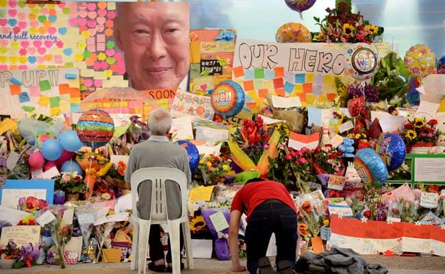 Singapore in Mourning as its First Prime Minister Lee Kuan Yew Dies