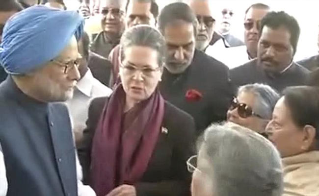'We are Fully Behind Manmohan Singh,' Says Sonia Gandhi After Walk of Support for Former PM