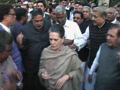Sonia Gandhi Writes to Anna Hazare, Vows to Oppose Land Bill