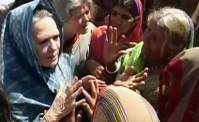 Congress President Sonia Gandhi Meets Rain Affected Farmers In Rajasthan