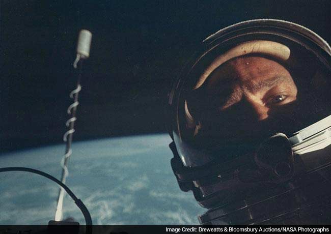 First 'Space Selfie' Sells for nearly 6,000 Pounds at Auction