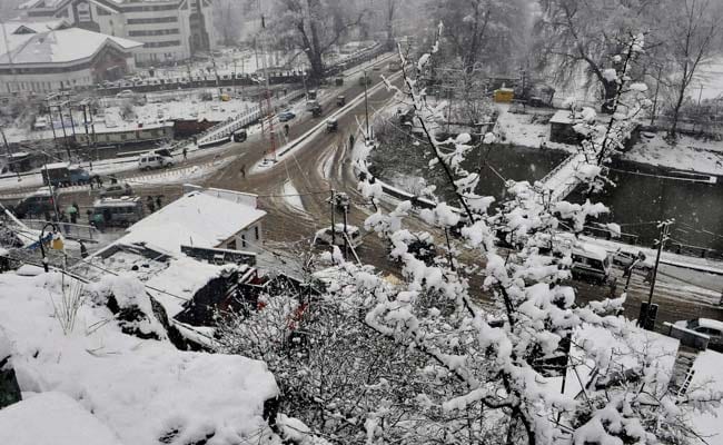 Rains Lash Plains, Snowfall in Upper Reaches of Kashmir