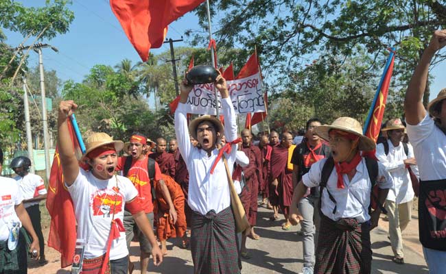 Myanmar Police Arrest 5 Student Protesters in Town Near Yangon