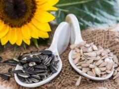Sunflower Seeds: An Incredibly Healthy Snack That Curbs Food Cravings