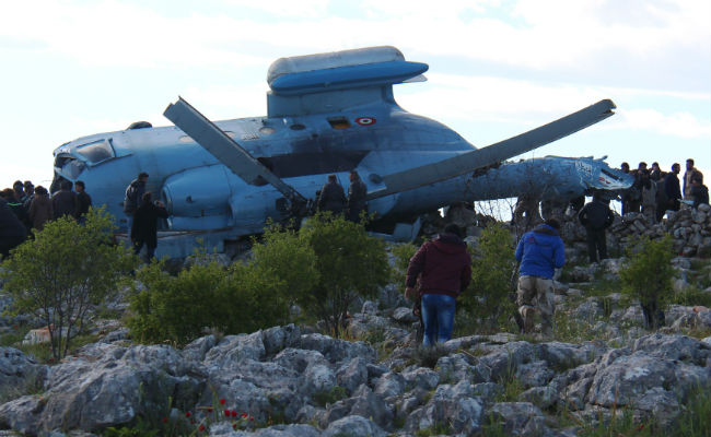 Rebels Capture Crashed Syrian Army Helicopter Crew