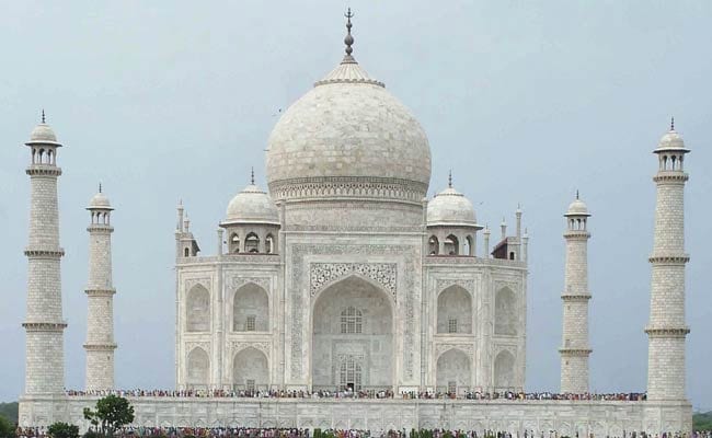 Heritage Experts Say No to Illumination of Taj Mahal