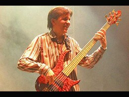 Toto Bassist Mike Porcaro Dies of ALS at 59 Toto Bassist Mike Porcaro Dies of ALS at 59