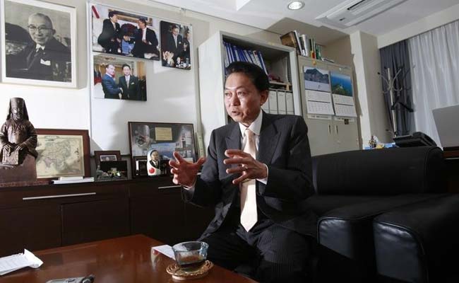 Former Japanese Prime Minister Returns from Controversial Crimea Visit