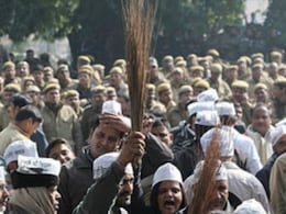 गाने में पंजाबियों को ‘गद्दार’ बताने पर आप ने पंजाबी सिंगर की आलोचना की गाने में पंजाबियों को ‘गद्दार’ बताने पर आप ने पंजाबी सिंगर की आलोचना की