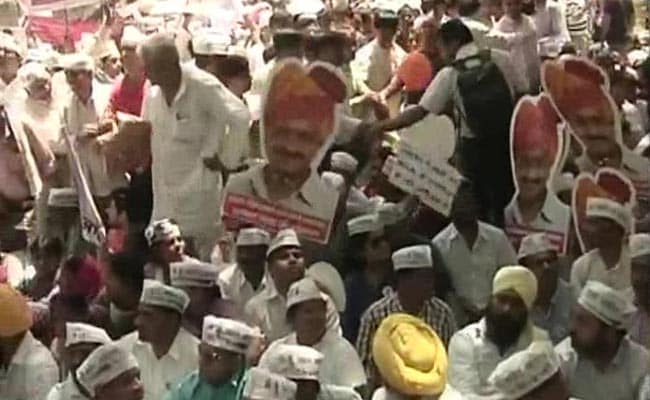 Aam Aadmi Party Stages Rally Against Land Bill, Threatens of Major Stir