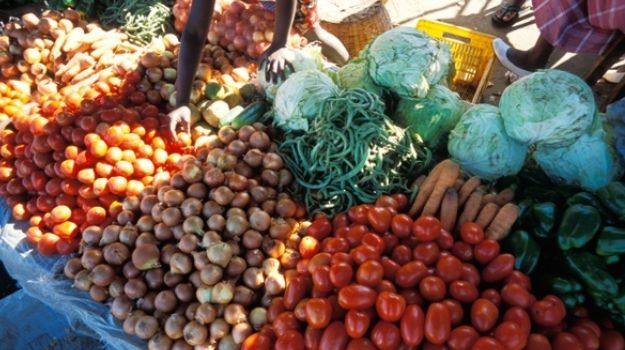 A Low-Fat, High-Fibre Diet May Reduce Bowel Cancer Risk