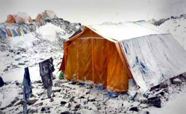 When an Avalanche Hit Everest Base Camp: Terrifying Moments on Camera