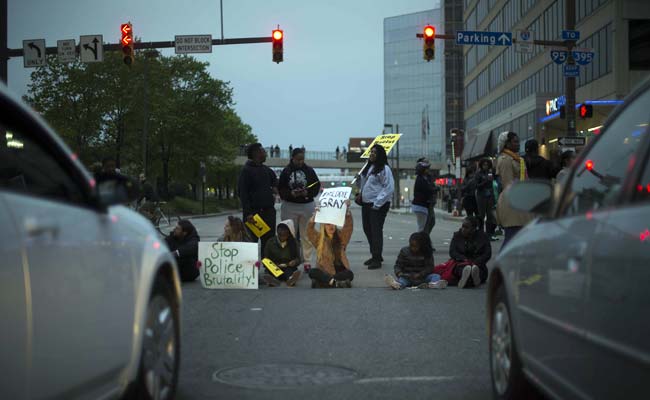 Violence Erupts at Baltimore Police Death Protest