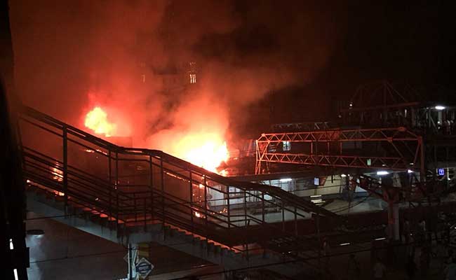 Fire Breaks Out in Slum Near Bandra Station in Mumbai
