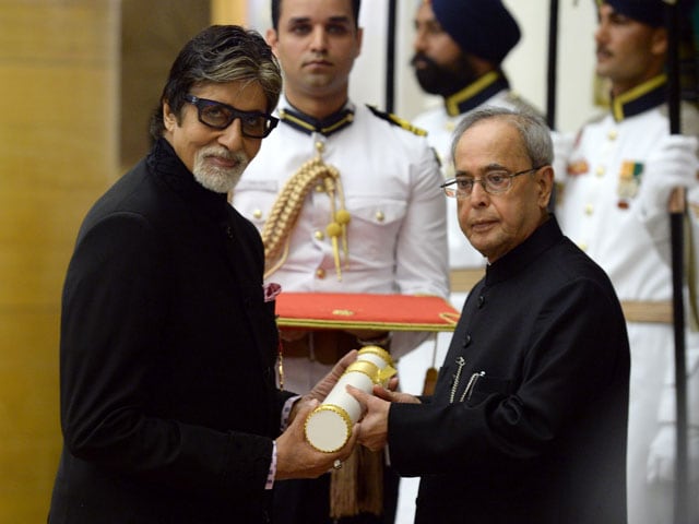 Amitabh Bachchan Receives His Padma Vibhushan; Family Attends Ceremony