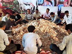 Gujarat BJP Lawmaker Showers Cash at Community Event, Says it's 'Donation'