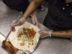 Chipotle to Stop Serving Genetically Altered Food