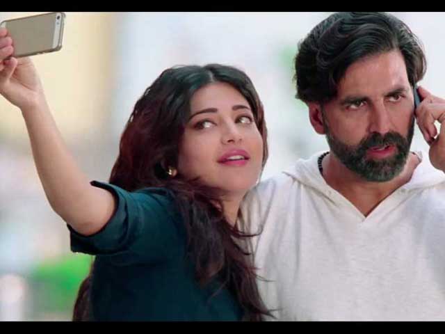 Akshay, Shruti Discover a Lot Can Happen Over Coffee in Gabbar Song