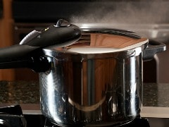 How to Cook Rice, Pulses and Meat in a Pressure Cooker How to Cook Rice, Pulses and Meat in a Pressure Cooker