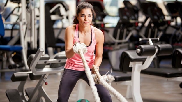 This Girl Will Beat Me: Strong Lady With Manly Muscles and 6 Packs Trains  Inside Gym, Video Goes Viral 