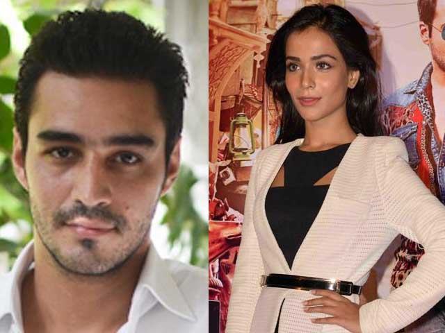 Noor Jehan's Grandson to Debut Opposite Humaima Malick