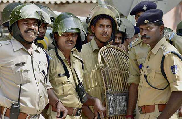 People in Distress Can Approach Delhi Police Through Twitter