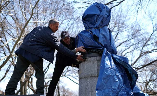 Artists Place Edward Snowden's Statue in New York Park