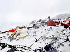 Climbers Tweet Updates as Avalanches Continue on Everest Slopes
