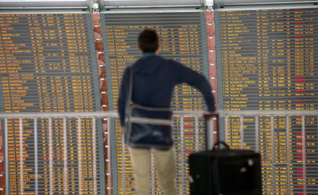 Hundreds of Flights Cancelled as French Air Traffic Controllers Strike