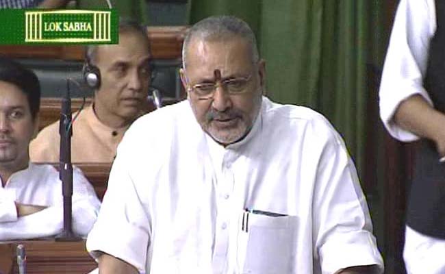 Union Minister Giriraj Singh Reportedly Breaks Down as PM Modi Snubs him for Remarks on Sonia Gandhi