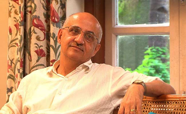 Academics, Lawyers Among 600 To Slam Raids Against Activist Harsh Mander