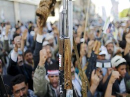 Air Strikes Hit Houthi Targets in South and Central Yemen Air Strikes Hit Houthi Targets in South and Central Yemen