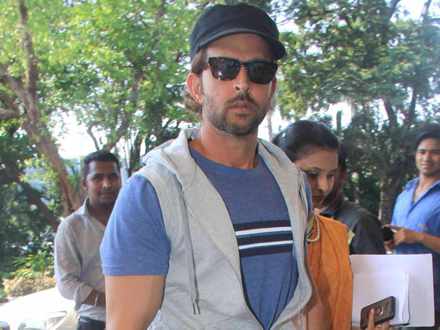 Nepal Earthquake: Hrithik Roshan Praises Global Aid to Stricken Country