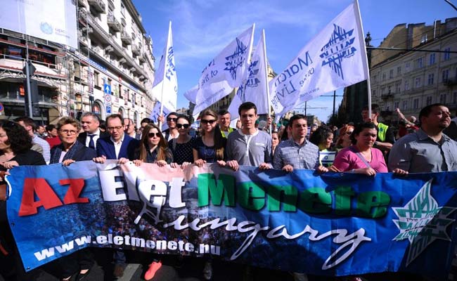 Hungarian Jews March in Memory of Holocaust Amid Far-Right Alarm