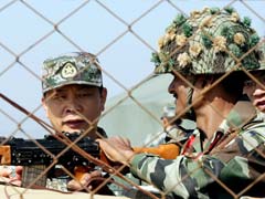 भारत-चीन सेना : एक तरफ तनातनी तो दूसरी तरफ हाथों में हाथ डालने वाले साझा कार्यक्रम