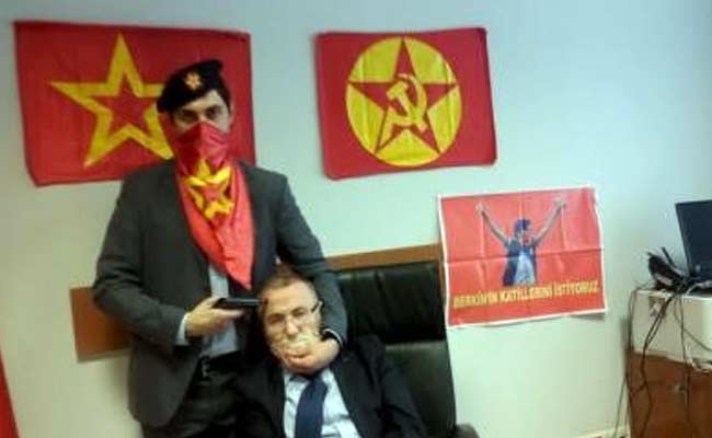 2 Captors Killed, Prosecutor Wounded in Istanbul Hostage Drama