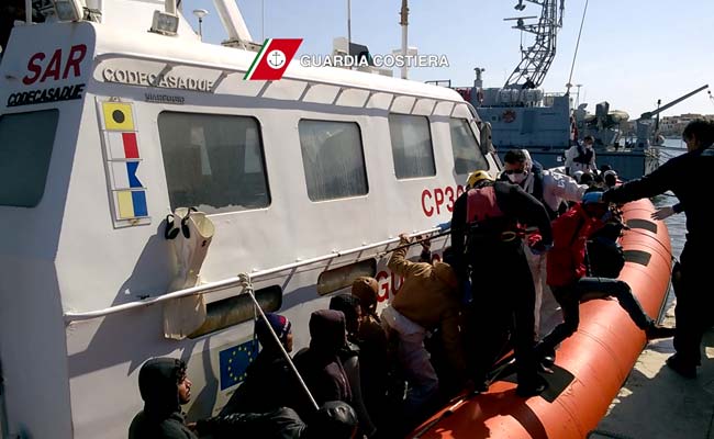 Italian Coast Guards Rescue 11,000 Migrants in 6 Days